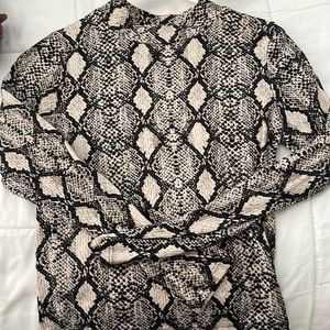 Long sleeve snake print